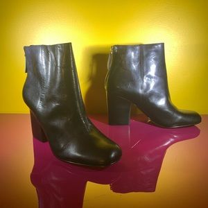 Nine West Genevieve black leather booties